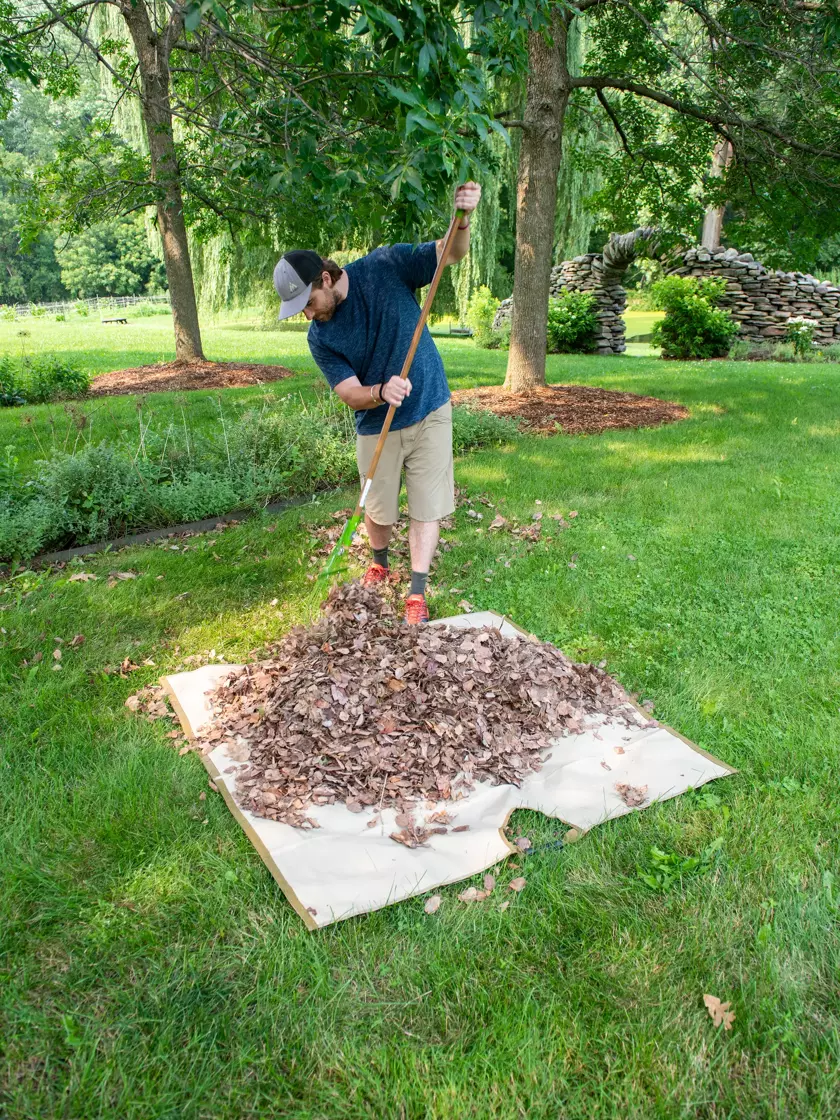 8614096_0061_yard-clean-up-tarp